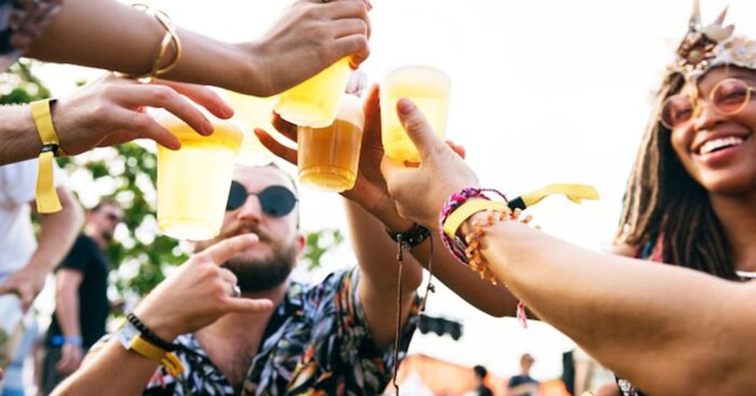 Carnaval: Psicólogo alerta sobre “Sazonal Binge Drinking”, prática de consumir grandes quantidades de álcool em curto período de tempo