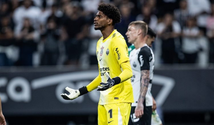 Corinthians planeja estratégia para ter Hugo Souza de volta na Copa do Brasil.