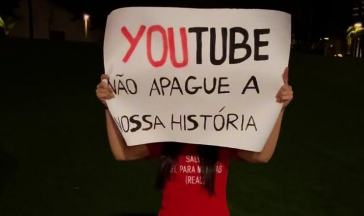 Manifestação organizada pelo canal Bel Para Meninas contra o YouTube não atrai muitos participantes em São Paulo