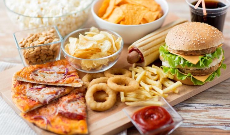 Descubra os riscos dos alimentos ultraprocessados para a sua saúde