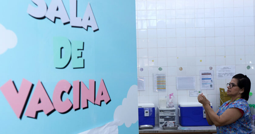 Dezenas de postos de vacinação abertos neste sábado para imunização em massa