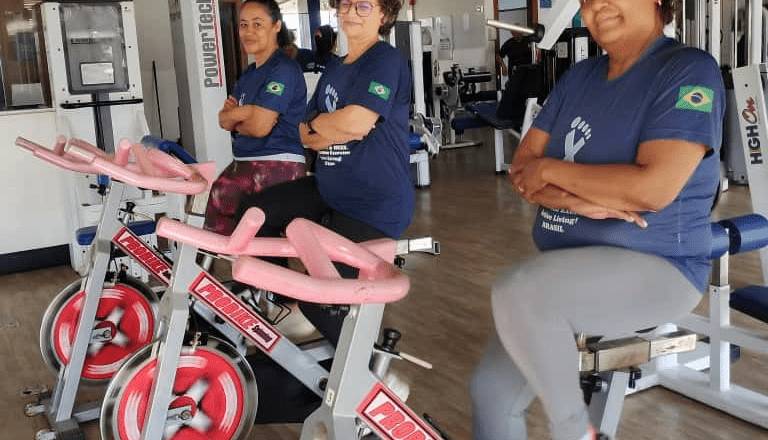 Atividades físicas contribuem para superação de mulheres após câncer de mama.
