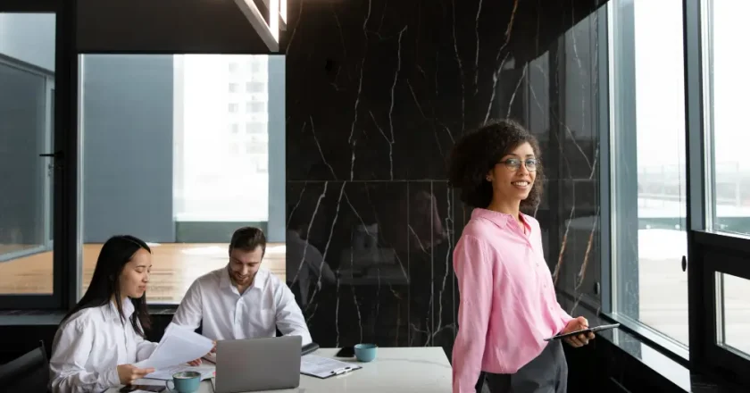 “Oportunidades e desafios dos modelos de negócio com base em plataforma: uma análise com Ansano Baccelli Junior”