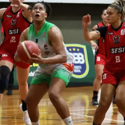 TV Brasil exibe duelo entre Sesi Araraquara e Santo André no basquete feminino