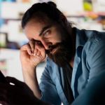 Dependência digital gera discussão sobre a responsabilidade das redes sociais