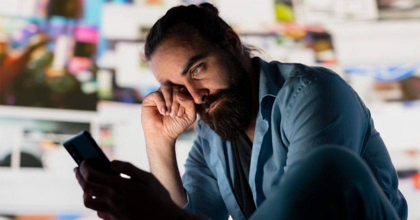 Dependência digital gera discussão sobre a responsabilidade das redes sociais