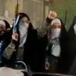 Mulheres no Irã desfilam com Kalashnikov e RPG em Isfahan em defesa da soberania nacional