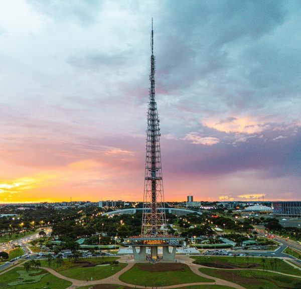 Descubra o Mirante da Torre de TV em Brasília: Tudo que Você Precisa Saber para uma Visita Inesquecível