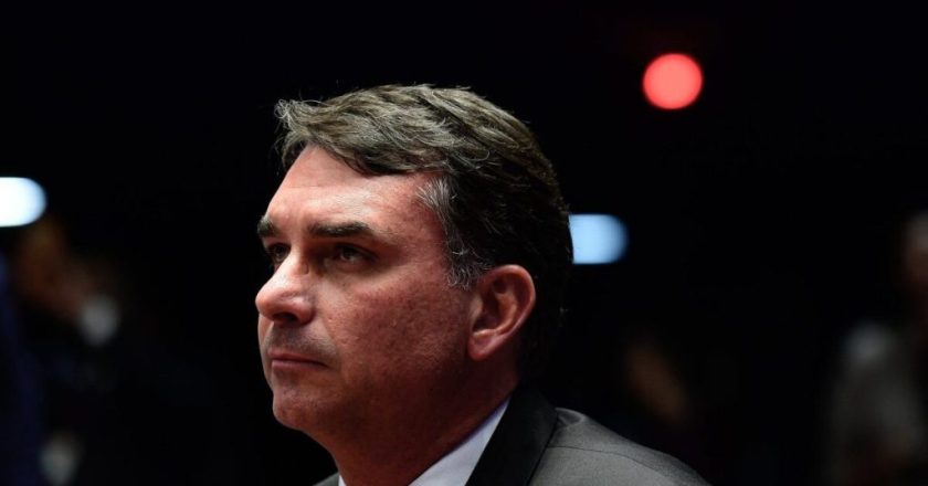 Flávio Bolsonaro acredita que a relação com Trump é relevante para os brasileiros