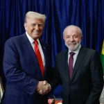 Trump exalta Lula em frente a Flávio e desmantela estratégia bolsonarista de atacar governo com apoio da Casa Branca