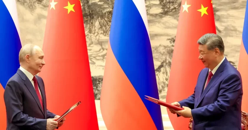 Rússia e China estreitam laços e abandonam o dólar nas trocas comerciais