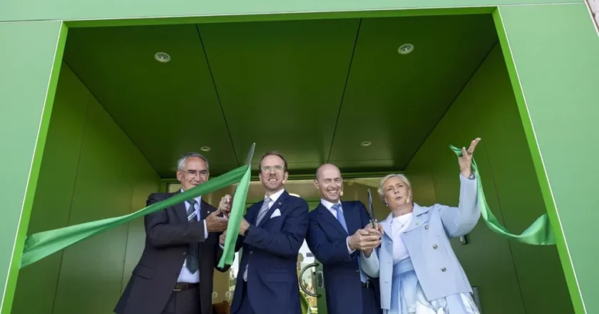 Vossloh marca um século de espera e abre sua primeira fábrica de desvios ferroviários na Suécia