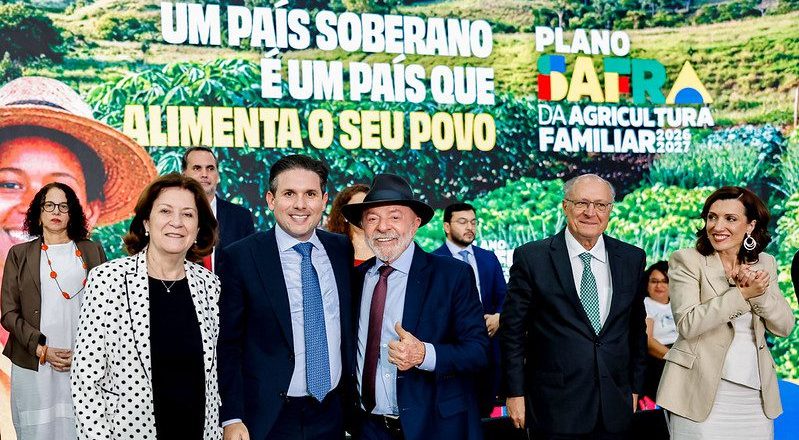 Lula destina quase R$ 100 bilhões à agricultura familiar, estabelecendo novo marco histórico