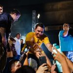 Flávio Bolsonaro faz declarações falsas sobre as urnas para diplomatas internacionais