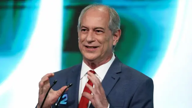 Ciro rejeita aliança com Lula enquanto Bolsonaro reconhece crise no PSDB nacional
