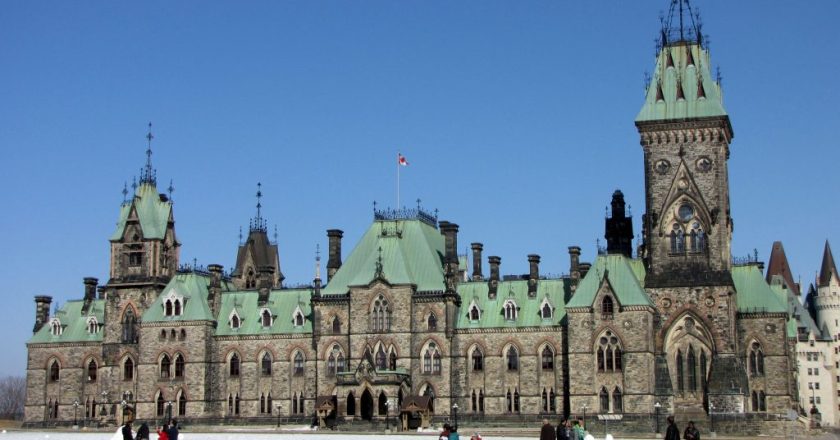 Canadá responde a Trump com tarifas sobre aço e eletrodomésticos