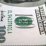Dólar encerra o dia em alta, atingindo R$ 5,22, sob influência de conflitos no Oriente Médio
