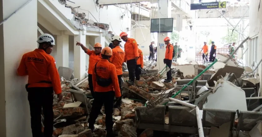 Indonésia sofre com terremoto de 7,7 graus que resulta em 47 mortes