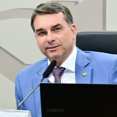 Flávio solicita ao TSE permissão para empregar IA sem consentimento — resultado será divulgado nesta quarta-feira