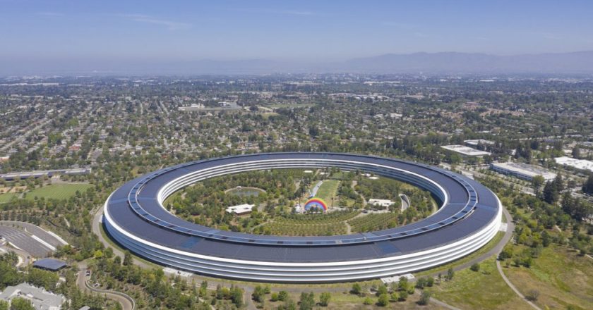 Chefe da App Store deixa o comando após pressão da Apple por mais lucro
