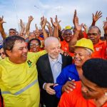Desemprego se mantém em 5,3% sob Lula, enquanto Brasil alcança recorde em ocupação laboral