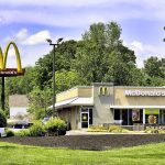 McDonald’s enfrenta ação judicial nos EUA por suposta manipulação de preços com inteligência artificial
