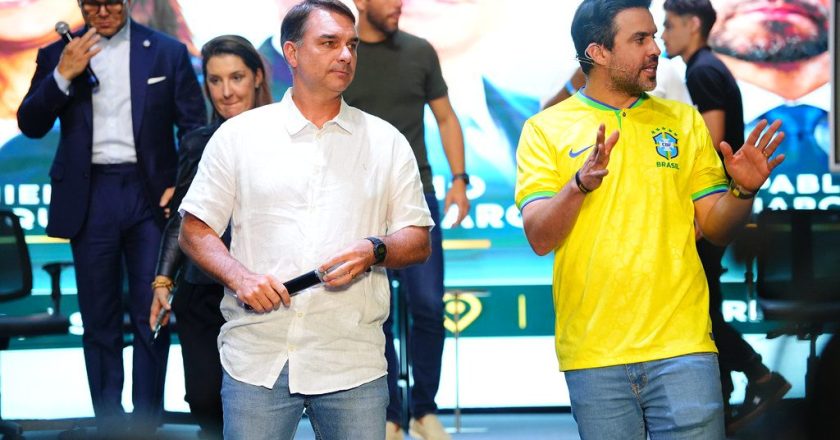 Medidas de austeridade de Flávio Bolsonaro podem levar o Brasil à recessão