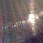 Chips se destacam nas exportações da China, alcançando US$ 216 bilhões em sete meses e ultrapassando a venda de veículos.