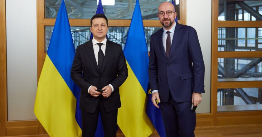 União Europeia posterga liberação de bilhões para a Ucrânia e exige reformas durante o conflito
