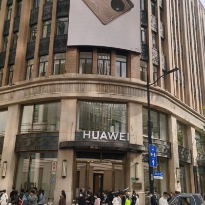 Huawei intensifica desenvolvimento de chip de IA para competir com Nvidia diante das restrições dos EUA