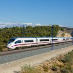 Acidente ferroviário na Espanha resulta em 68 mortes e levanta preocupações sobre segurança do trem-bala